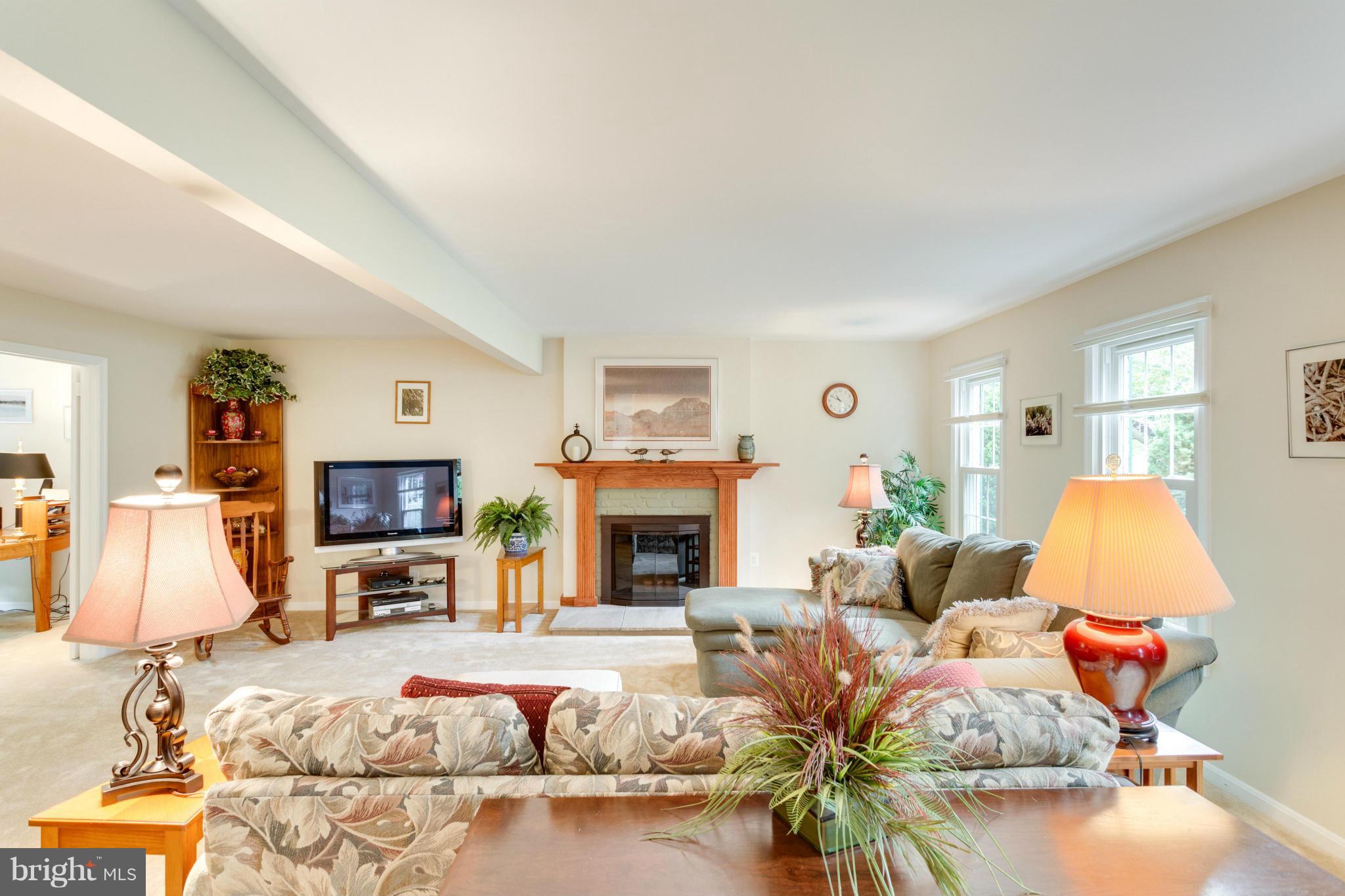 2761 Hill Road Vienna, VA 22181 - Photo 10 of 30 Family Room
