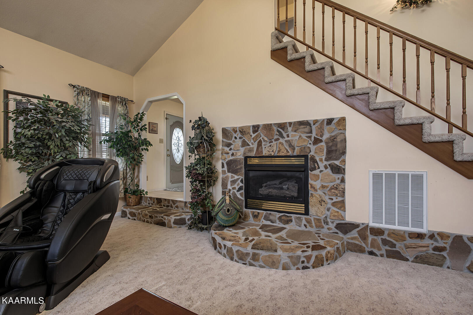 135 Songbird Lane Maynardville, TN 37807 - Photo 11 of 40 11_SongbirdLane_135_Entry-Fireplace