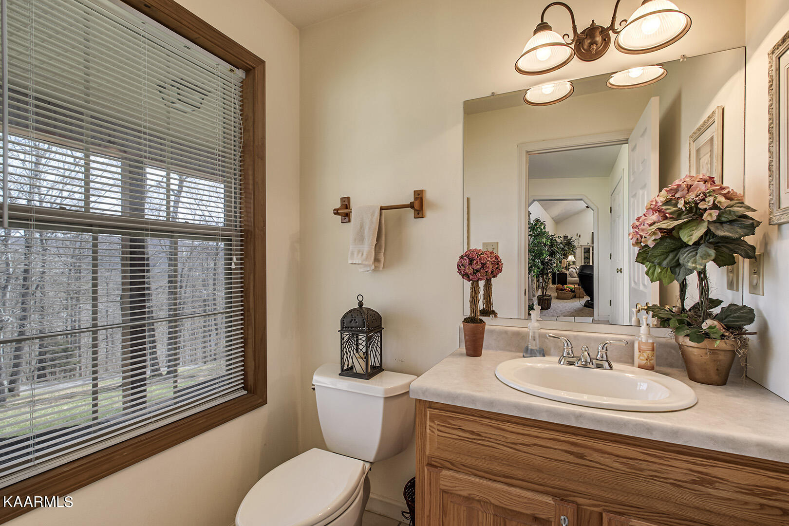 135 Songbird Lane Maynardville, TN 37807 - Photo 13 of 40 13_SongbirdLane_135_HalfBath