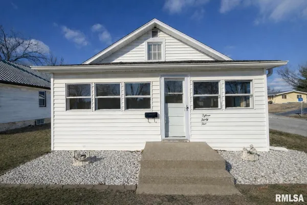 $139,900 | 1535 Sycamore Street, Quincy, IL 62301
