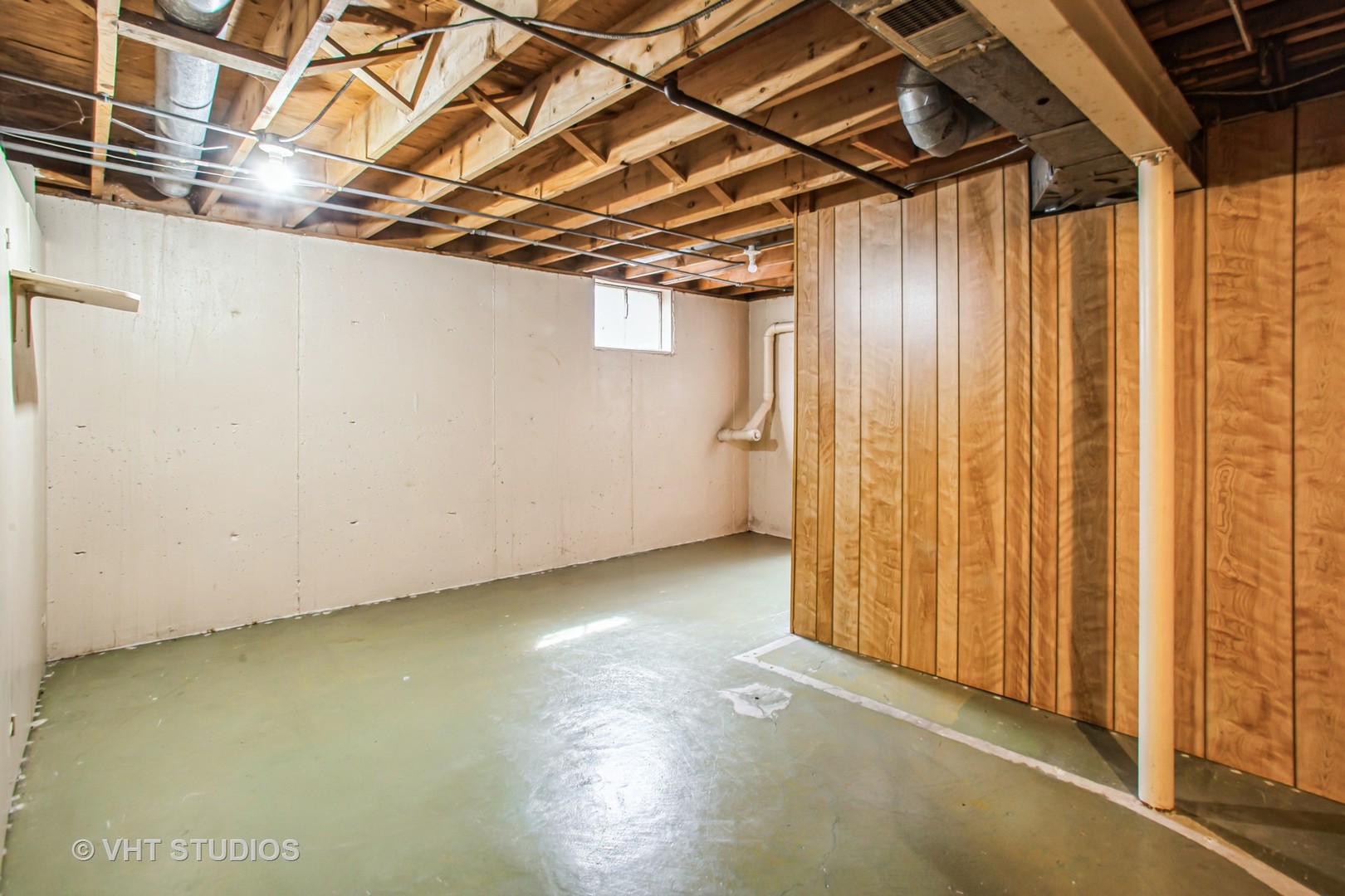 1660 Darwin Court Wheaton, IL 60189 - Photo 15 of 17 a view of an empty room