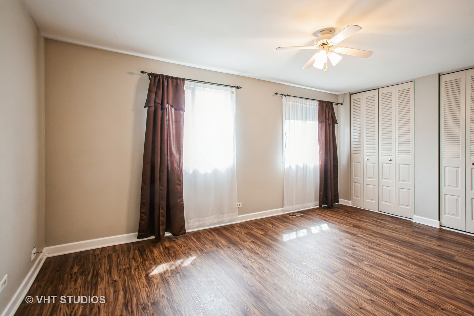 1660 Darwin Court Wheaton, IL 60189 - Photo 10 of 17 an empty room with wooden floor and windows