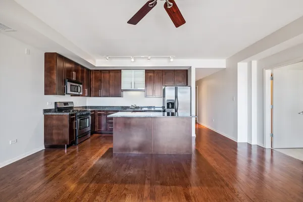 $4,000 | 744 West Fullerton Avenue, Unit 403, Chicago, IL 60614