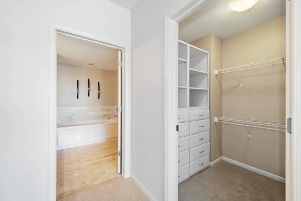 $4,000 | 744 West Fullerton Avenue, Unit 403, Chicago, IL 60614