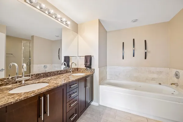 $4,000 | 744 West Fullerton Avenue, Unit 403, Chicago, IL 60614