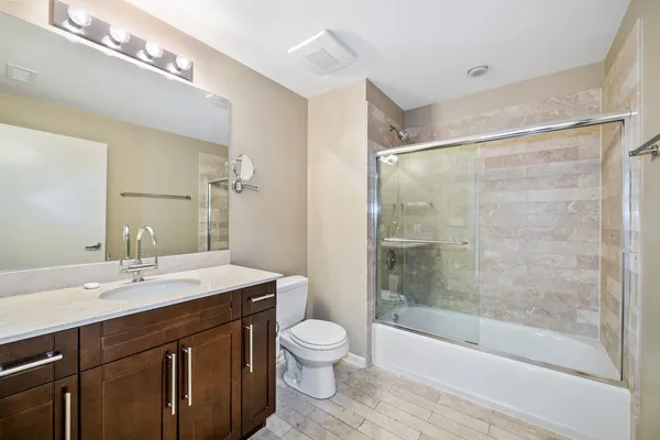 $4,000 | 744 West Fullerton Avenue, Unit 403, Chicago, IL 60614