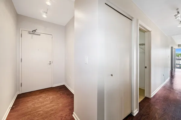 $4,000 | 744 West Fullerton Avenue, Unit 403, Chicago, IL 60614