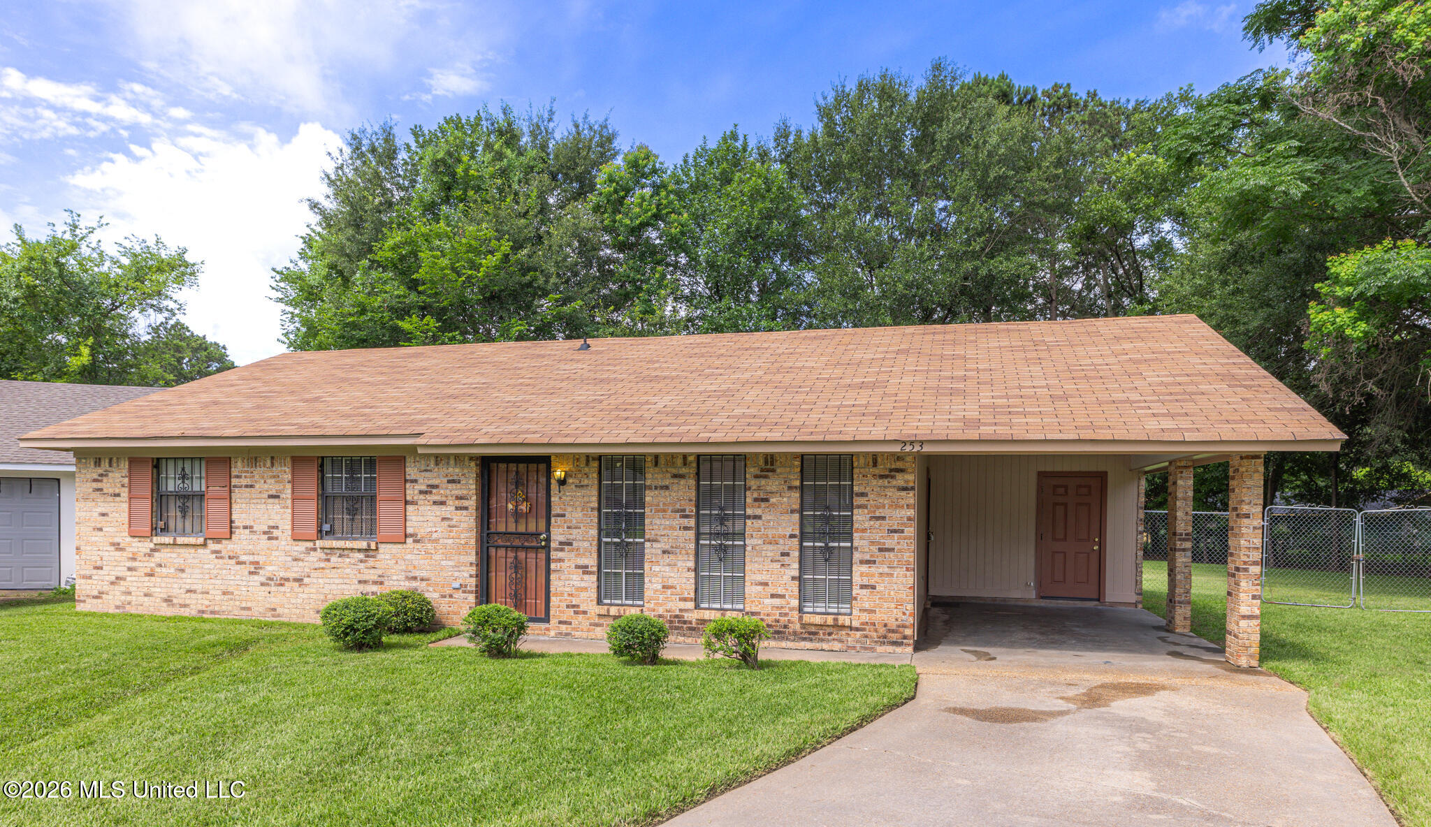 253 Rutherford B Hayes Circle Jackson, MS 39213 - Photo 2 of 25 1R4A7911