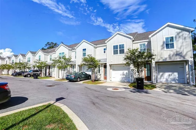 $2,195 | 226 Junction Avenue, Pensacola, FL 32502