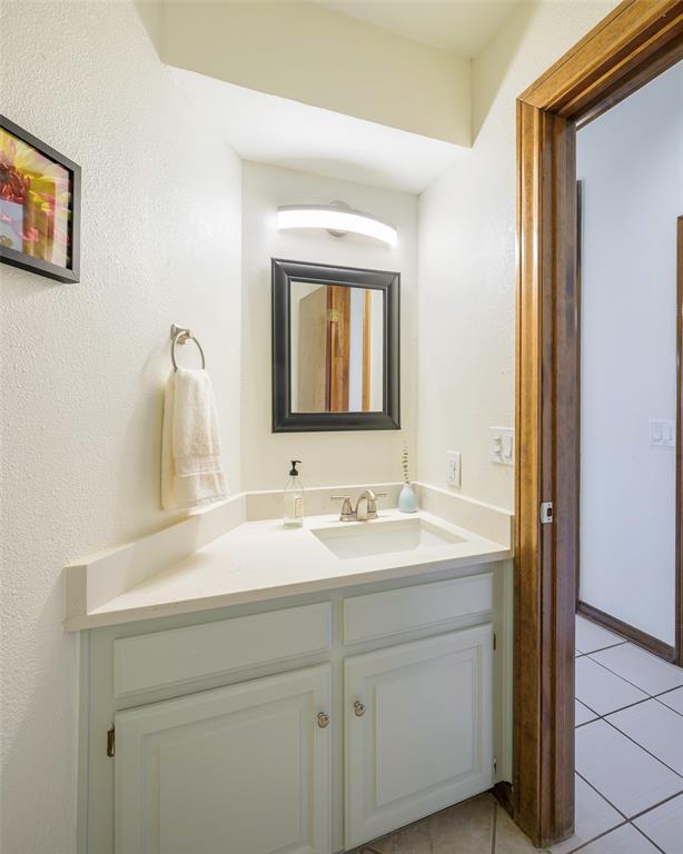 925 Spring Brook Drive Allen, TX 75002 - Photo 4 of 26 a bathroom with a sink and a mirror