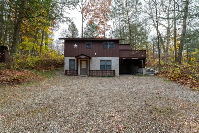 a view of a house with a yard and garage
