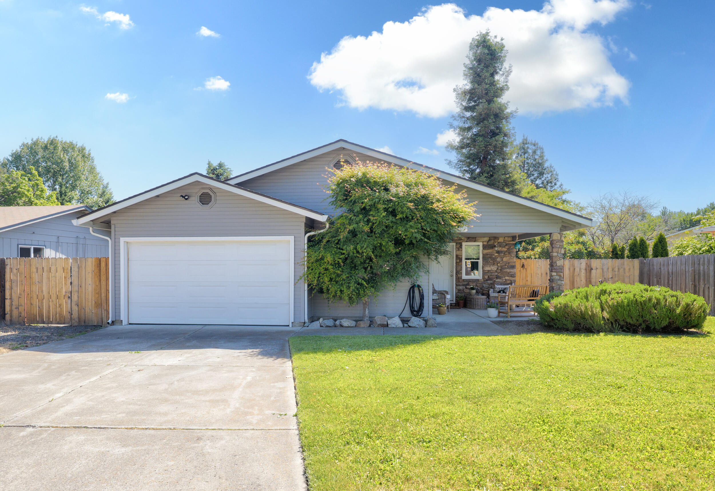 539 James Street Talent, OR 97540 - Photo 2 of 27 3_0r1a8980b_1b_2b_3b_4b2