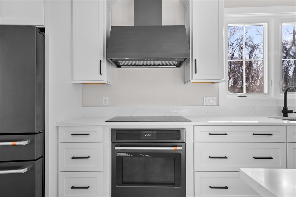 209 Middle Road Haverhill, MA 01830 - Photo 13 of 41