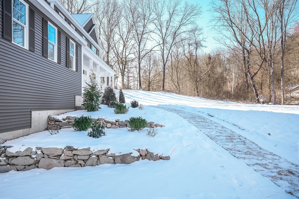 209 Middle Road Haverhill, MA 01830 - Photo 4 of 41