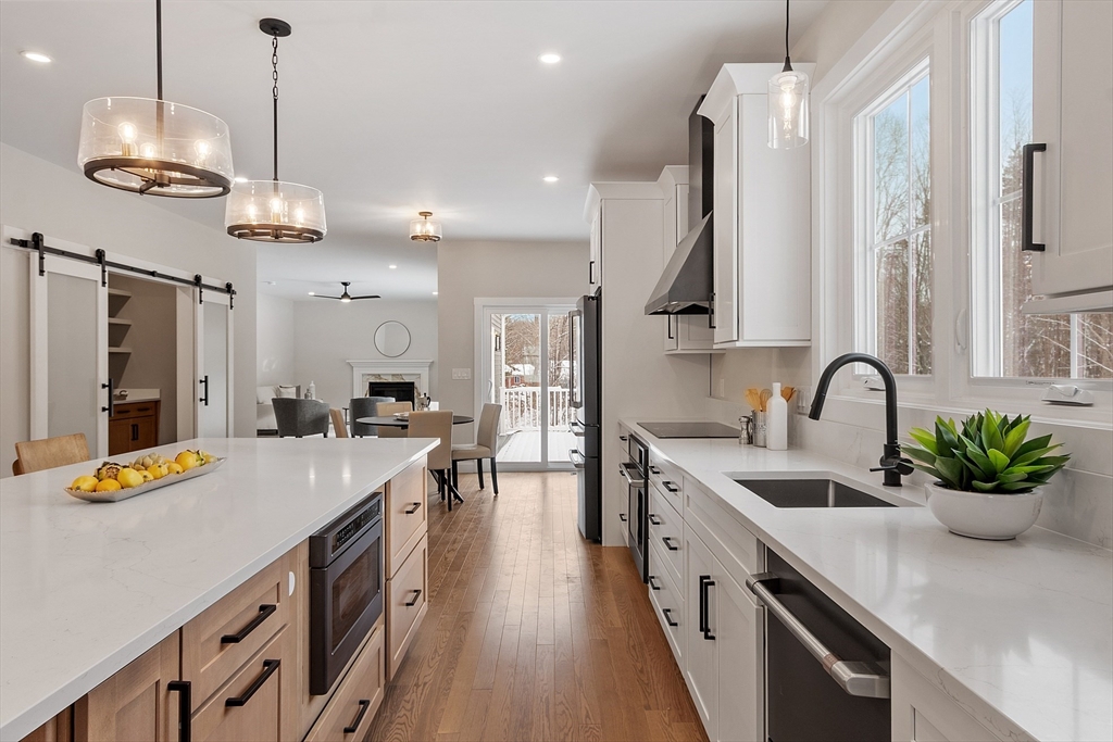 209 Middle Road Haverhill, MA 01830 - Photo 9 of 41