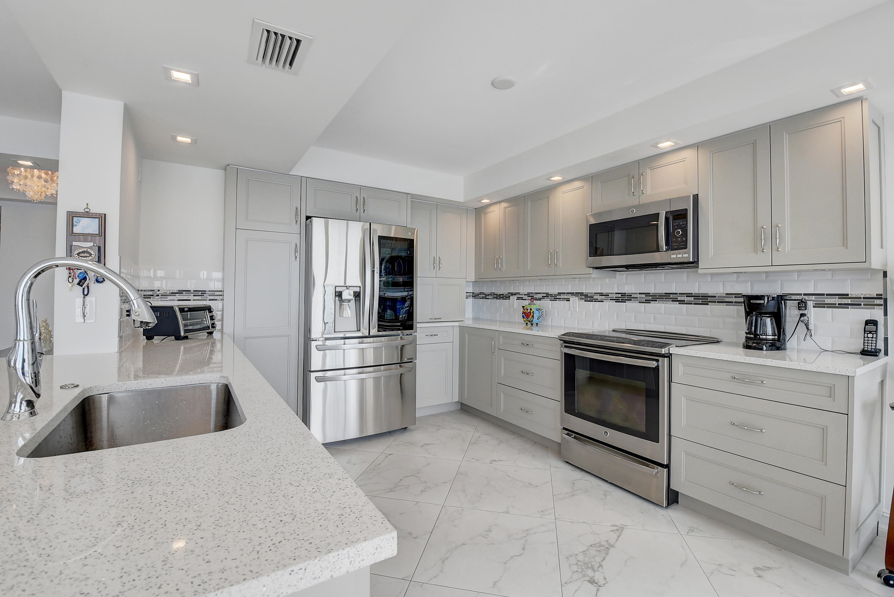 2600 South Ocean Boulevard, Unit LPHD Boca Raton, FL 33432 - Photo 3 of 50 Kitchen 3