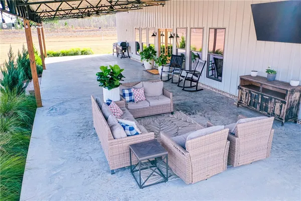 $985,000 | 2064 Highway 121, Bristol, GA 31518