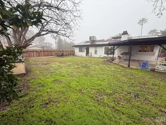 a view of a house with a outdoor space