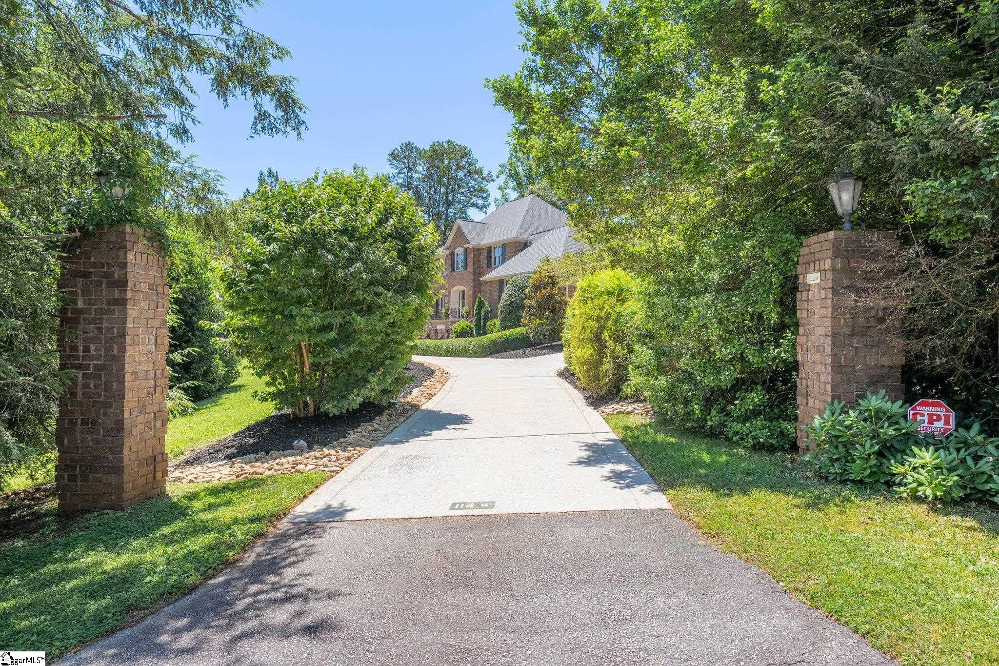 114 West Round Hill Road Greenville, SC 29617 - Photo 5 of 35 Gallery Image 5