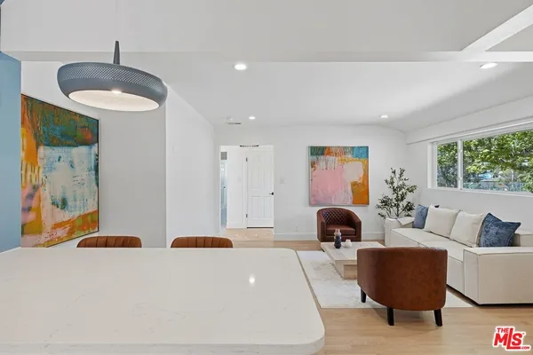 $9,000 | 864 Bienveneda Avenue, Pacific Palisades, CA 90272