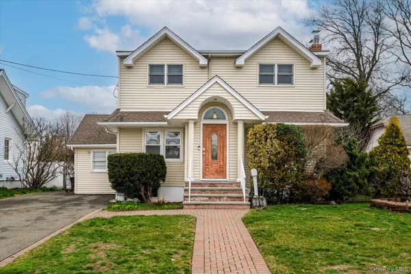 $749,000 | 3305 4th Street, Oceanside, NY 11572