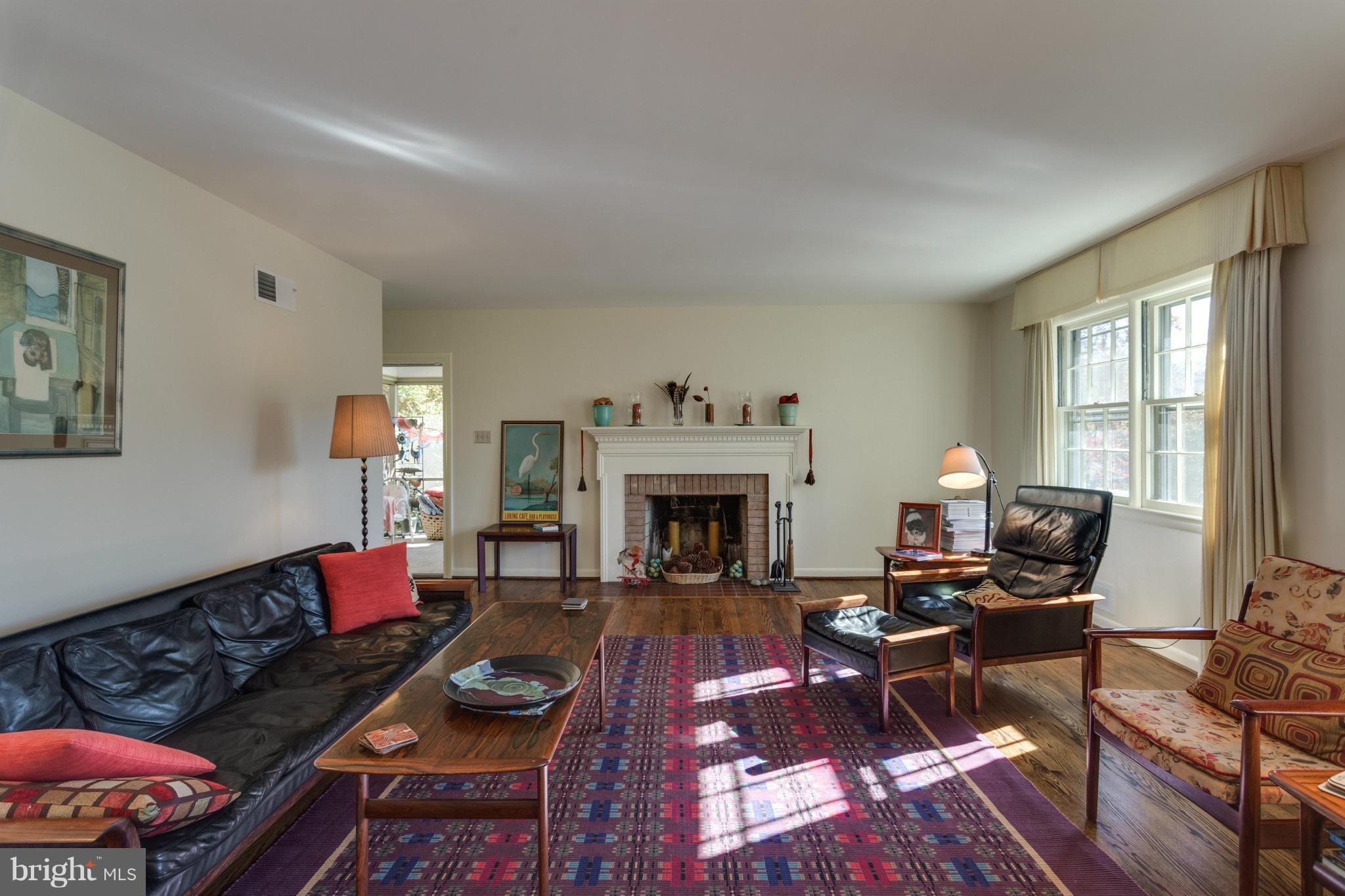 3536 36th Road North Arlington, VA 22207 - Photo 3 of 30 Living Room
