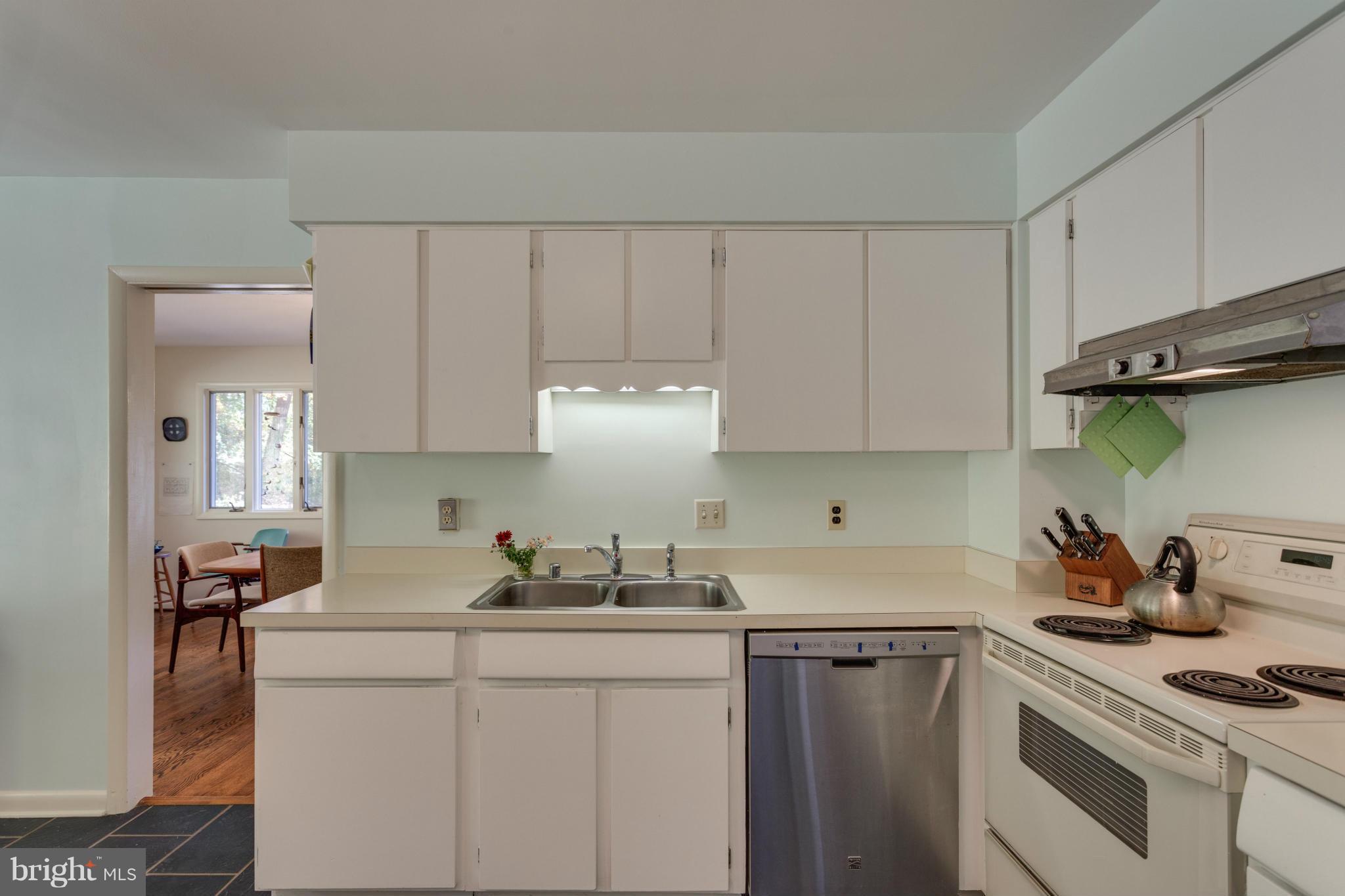 3536 36th Road North Arlington, VA 22207 - Photo 9 of 30 Kitchen