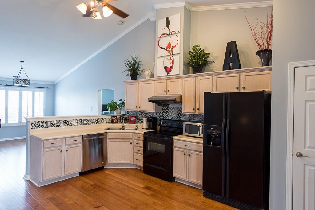11346 Falling Water Way Fishers, IN 46037 - Photo 9 of 27 Gallery Image 9