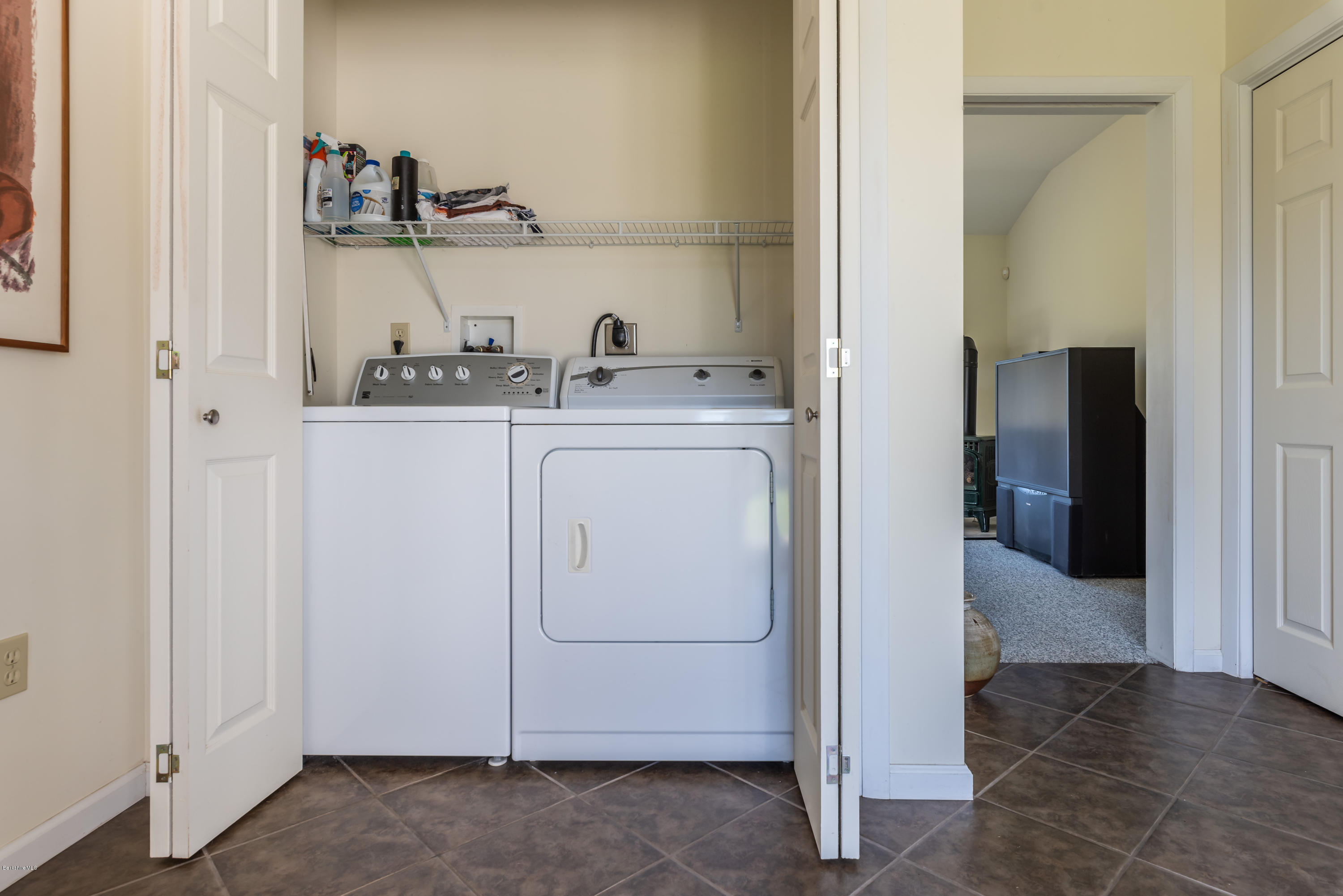31 Interlaken Road Stockbridge, MA 01266 - Photo 28 of 34 a view of cabinets and window