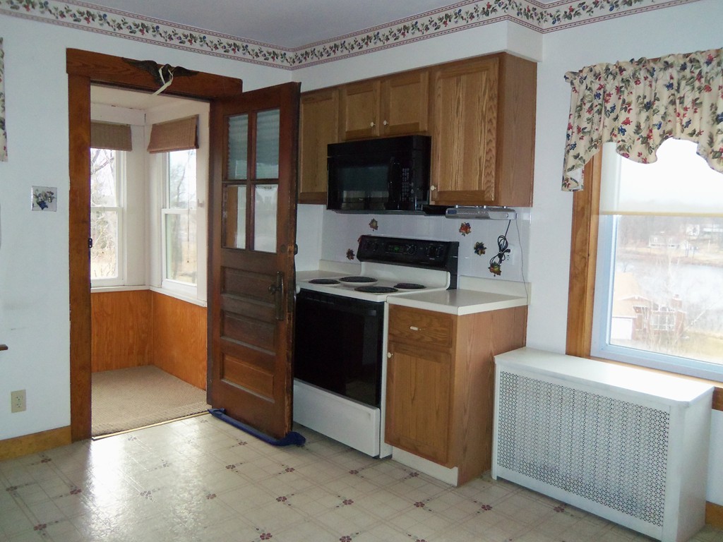 298 Main Street Clinton, MA 01510 - Photo 3 of 12 Gallery Image 3