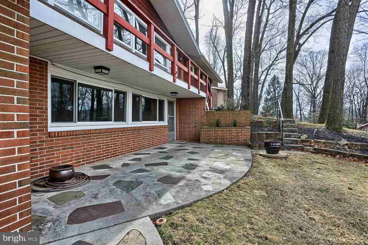 242 Greendale Road York, PA 17403 - Photo 2 of 36