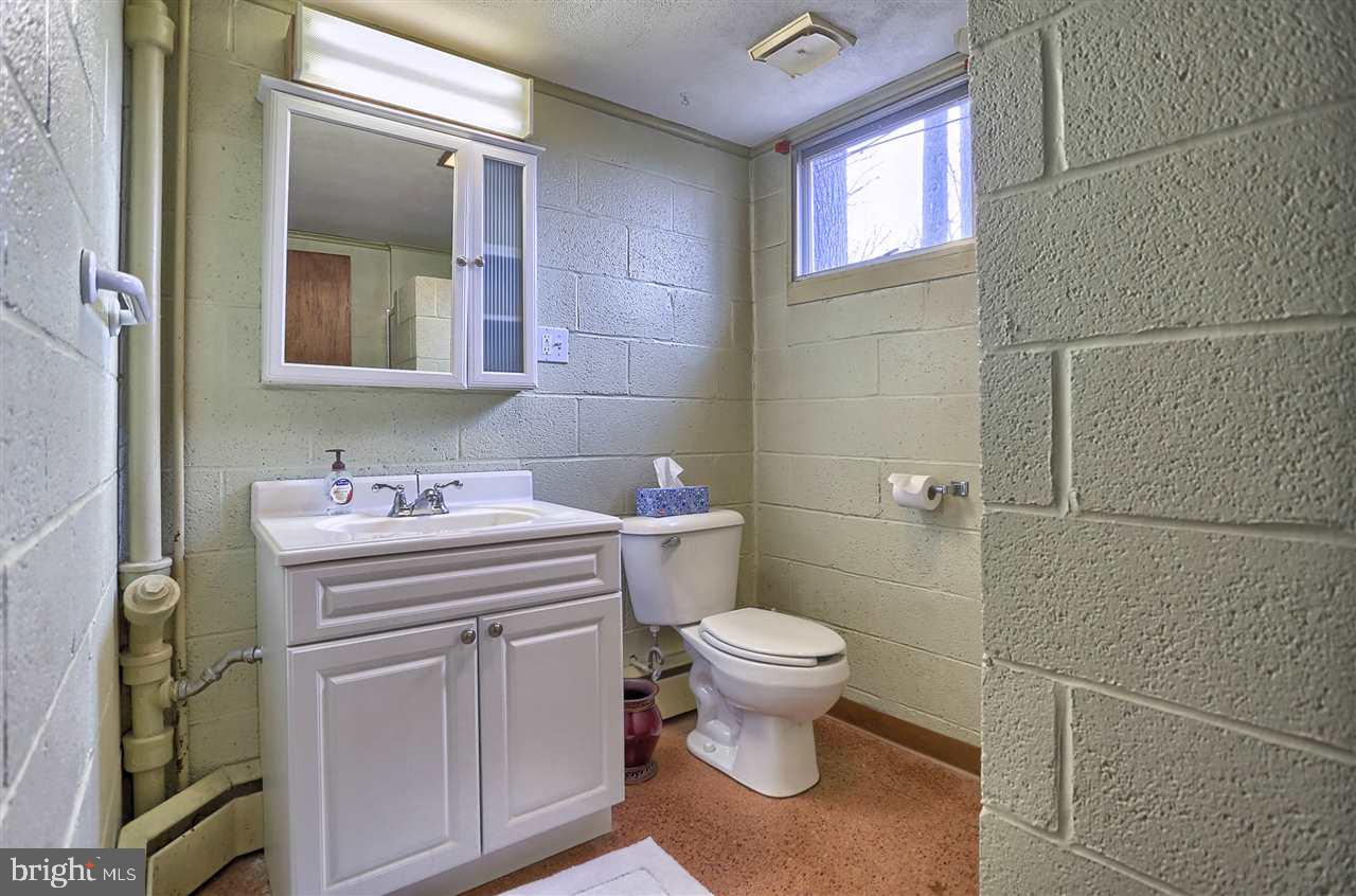 242 Greendale Road York, PA 17403 - Photo 27 of 36