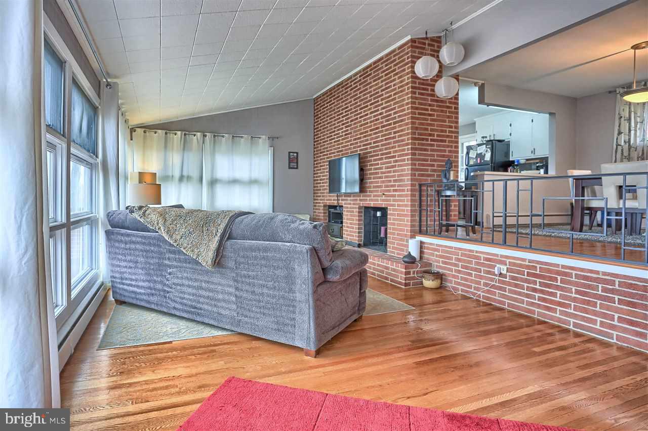 242 Greendale Road York, PA 17403 - Photo 4 of 36
