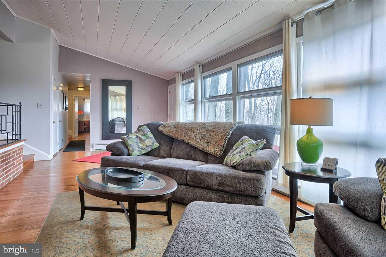 242 Greendale Road York, PA 17403 - Photo 6 of 36