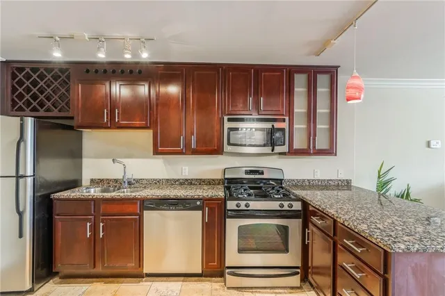 $108,999 | 700 East 8th Street, Unit 4S, Kansas City, MO 64106