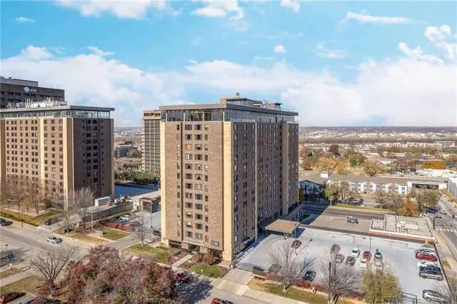 $108,999 | 700 East 8th Street, Unit 4S, Kansas City, MO 64106