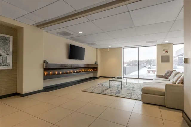 $108,999 | 700 East 8th Street, Unit 4S, Kansas City, MO 64106