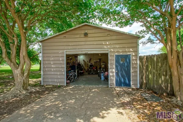 $390,000 | 11645 Greenwell Springs Port Hudson Road, Zachary, LA 70791