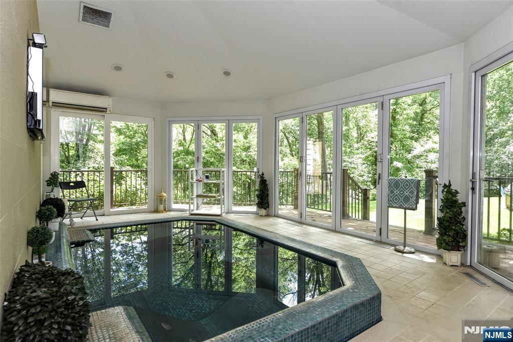 24 Wildwood Road Saddle River, NJ 07458 - Photo 19 of 27