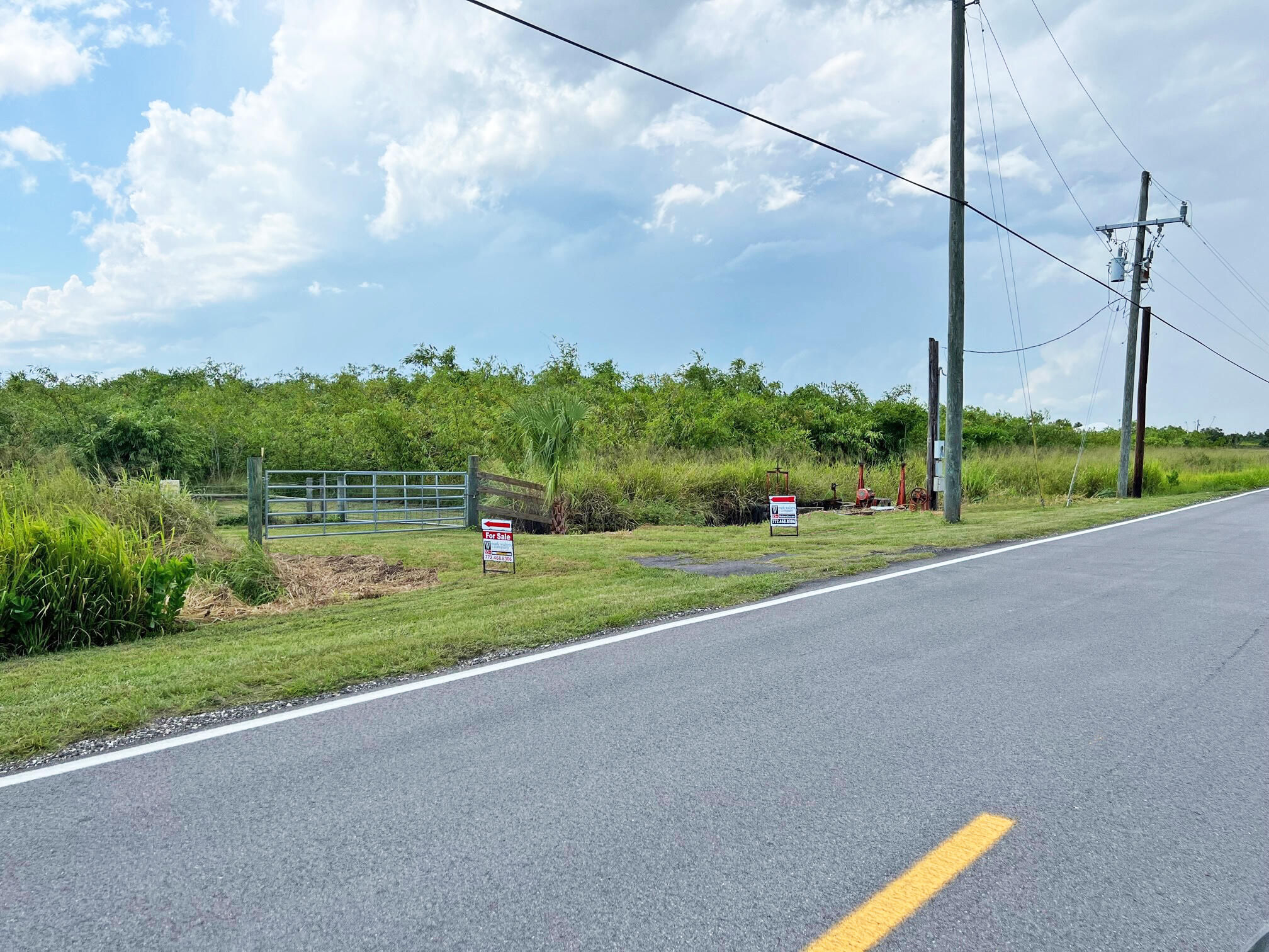 1375 South Header Canal Road Fort Pierce, FL 34945 - Photo 2 of 12 Frt w signs