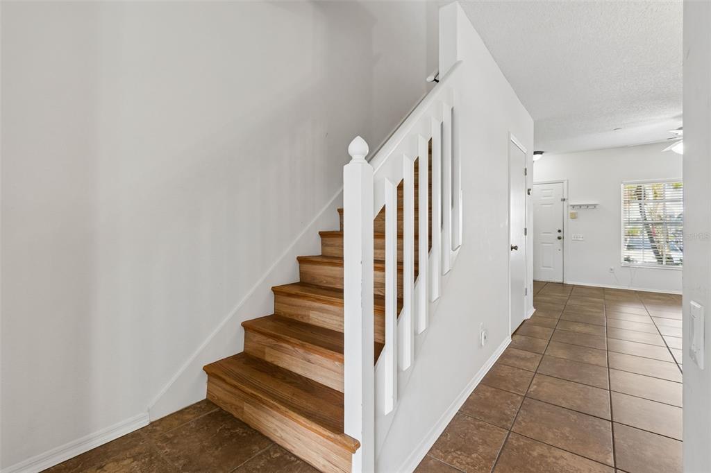 382 Countryside Key Boulevard Oldsmar, FL 34677 - Photo 25 of 58 a view of a hallway with entryway