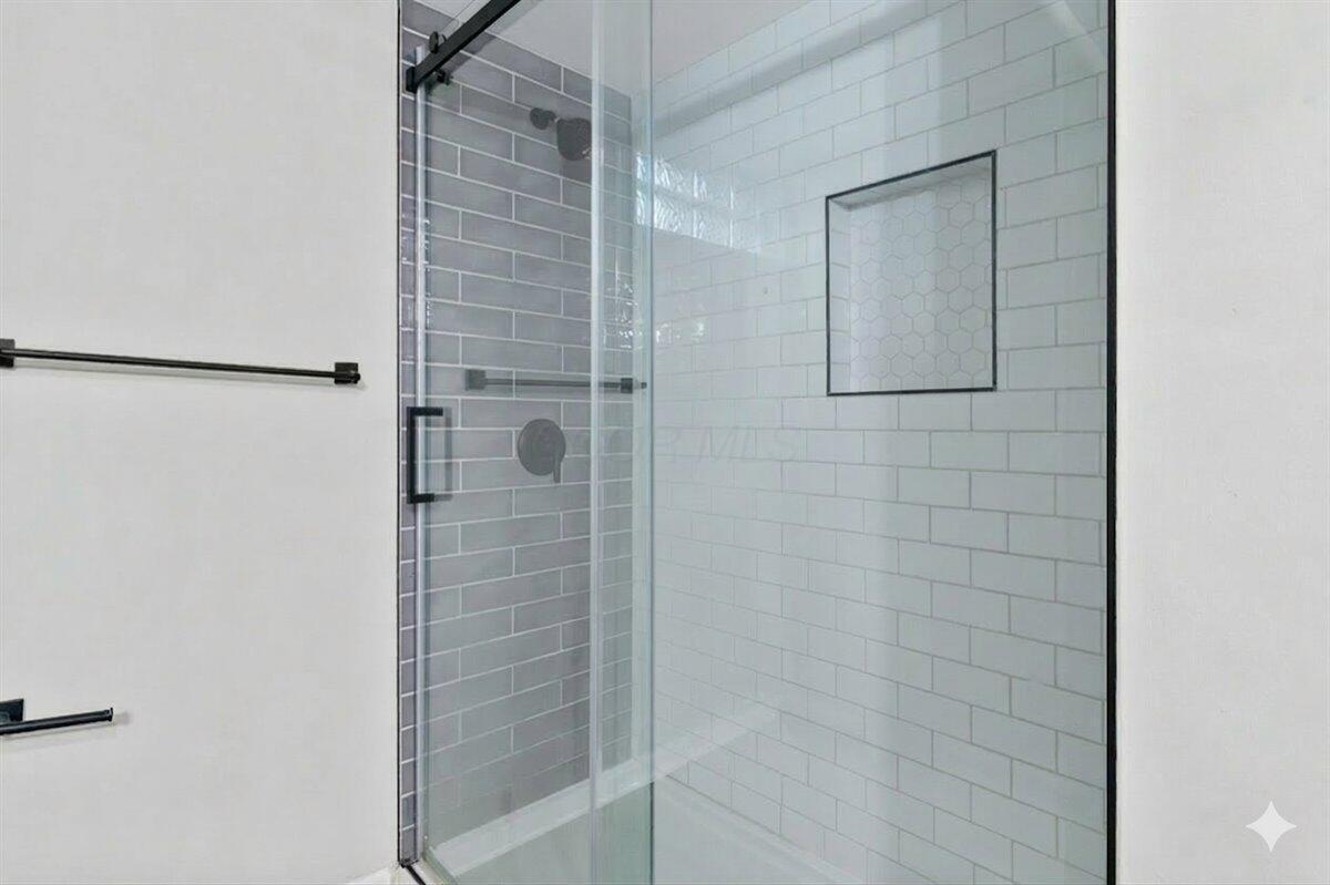2992 Howey Road Columbus, OH 43224 - Photo 21 of 25 21-Lower Bath