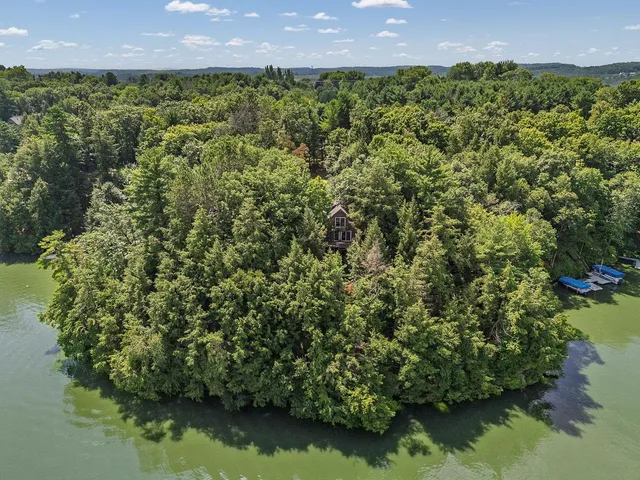 $799,500 | E4368 West Redstone Drive, La Valle, WI 53941