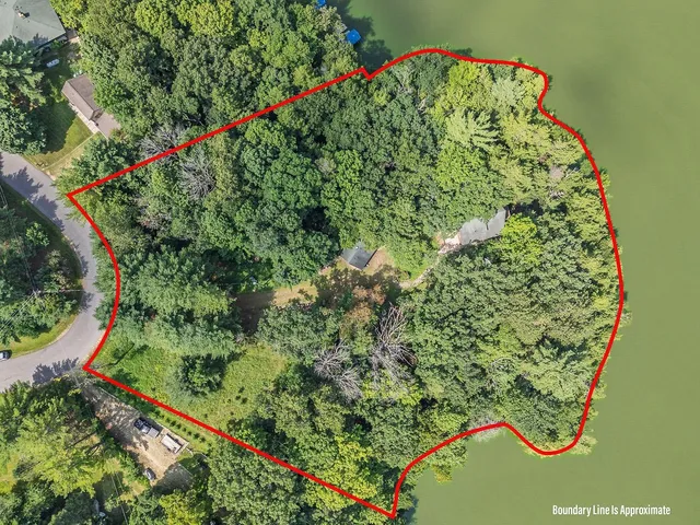 $799,500 | E4368 West Redstone Drive, La Valle, WI 53941