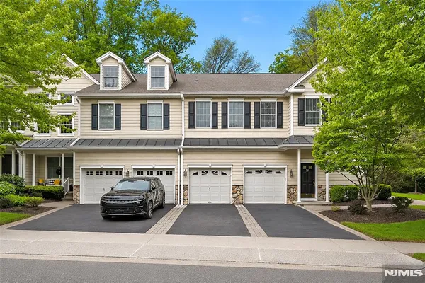 $920,000 | 25 Woods Edge Road, Old Tappan, NJ 07675