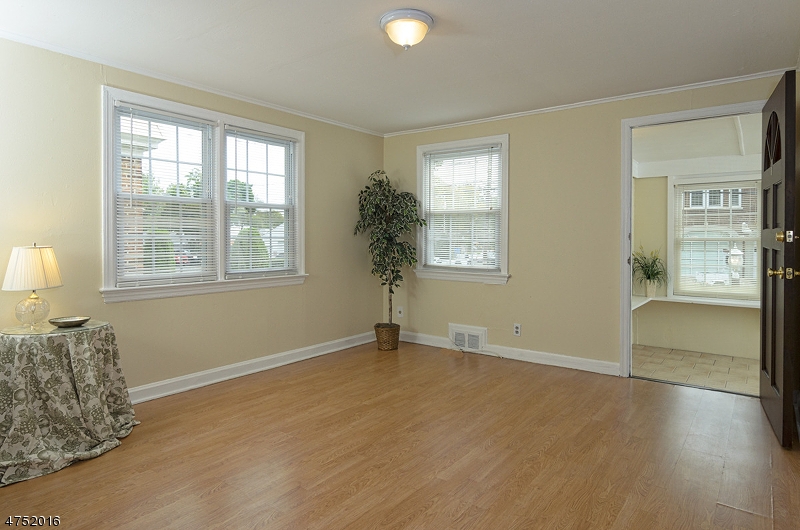 74 Caldwell Place, Unit B Springfield, NJ 07081 - Photo 4 of 17