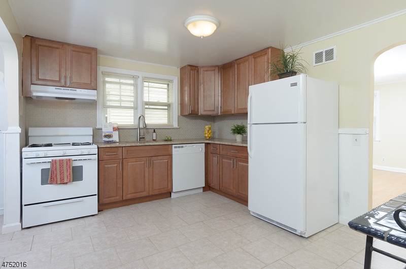 74 Caldwell Place, Unit B Springfield, NJ 07081 - Photo 5 of 17