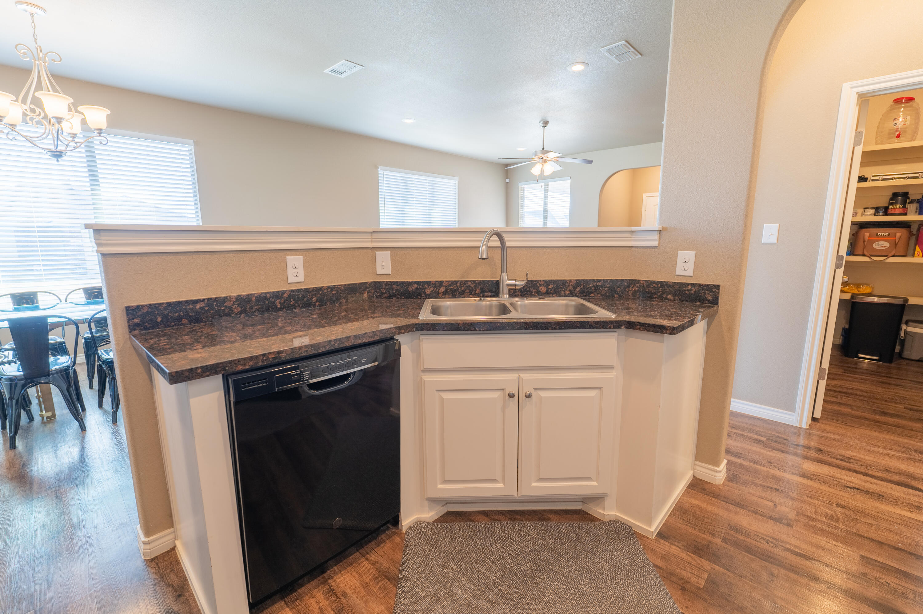 9805 Avenue R Lubbock, TX 79423 - Photo 13 of 38 DSC08556-HDR