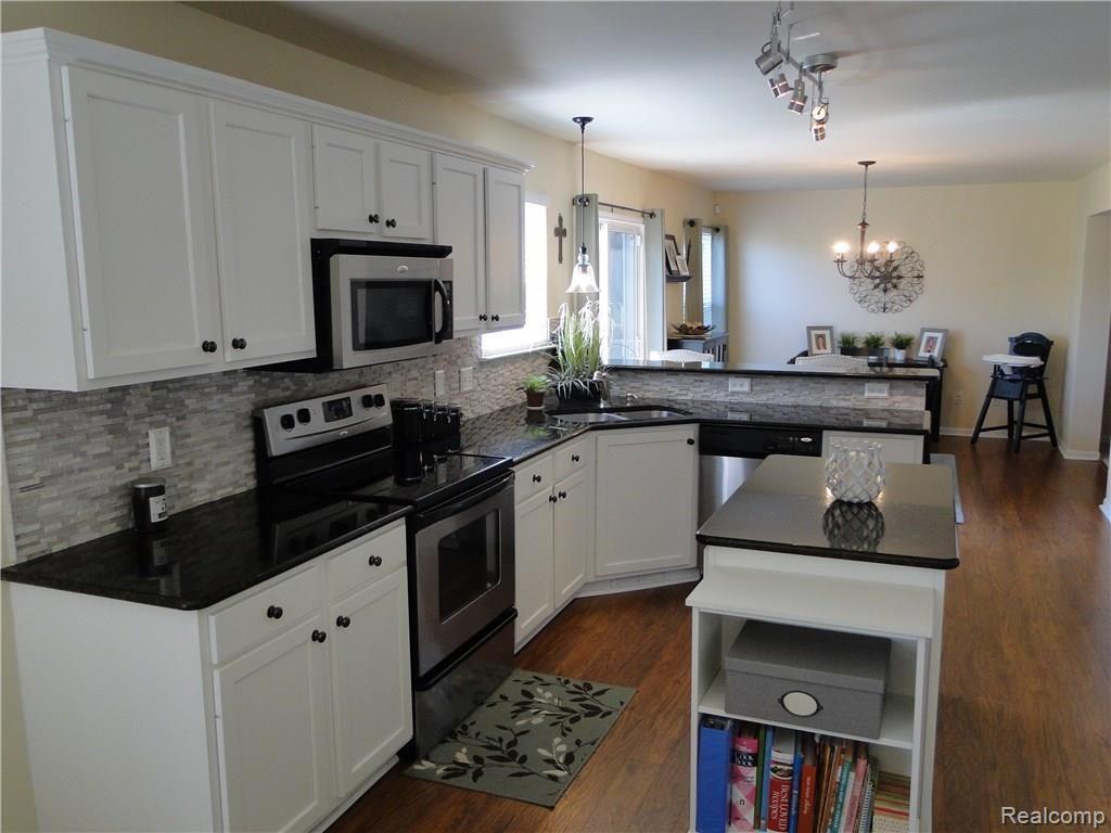 3606 Stratton Lane Howell, MI 48843 - Photo 9 of 32 Gallery Image 9