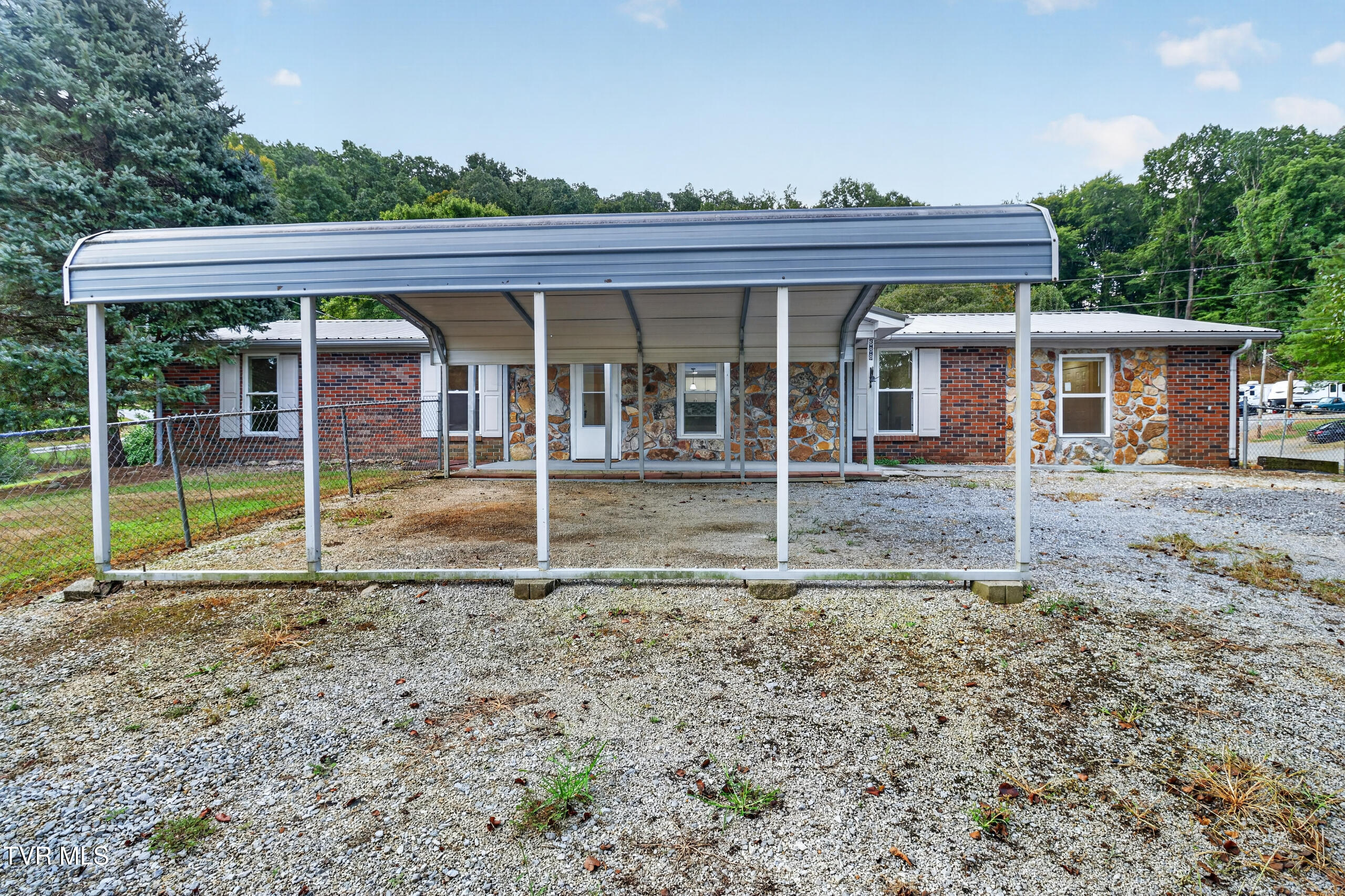 688 Rocky Summit Road Bean Station, TN 37708 - Photo 2 of 32 001_CO0A0110